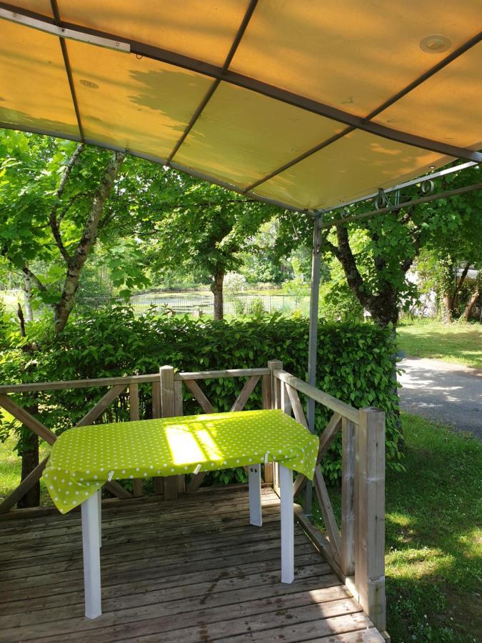 ホテル Le Moulin Du Bleufond モンティニャック エクステリア 写真