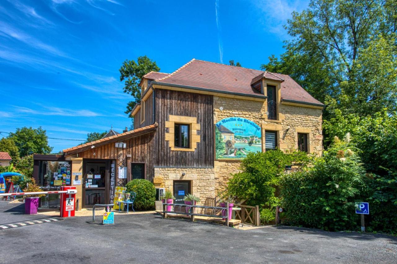 ホテル Le Moulin Du Bleufond モンティニャック エクステリア 写真