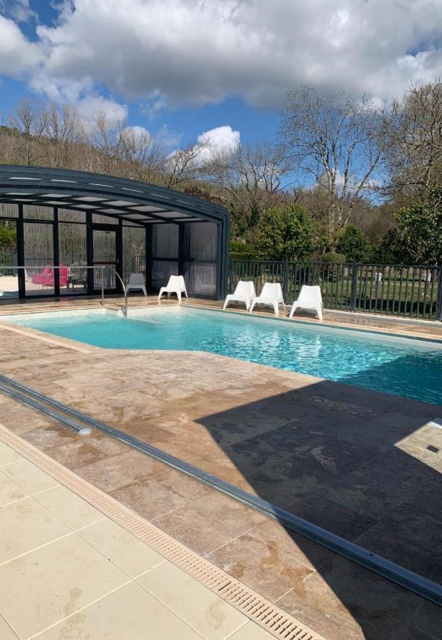 ホテル Le Moulin Du Bleufond モンティニャック エクステリア 写真
