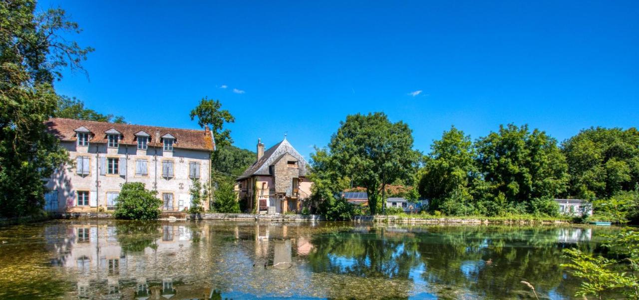 ホテル Le Moulin Du Bleufond モンティニャック エクステリア 写真