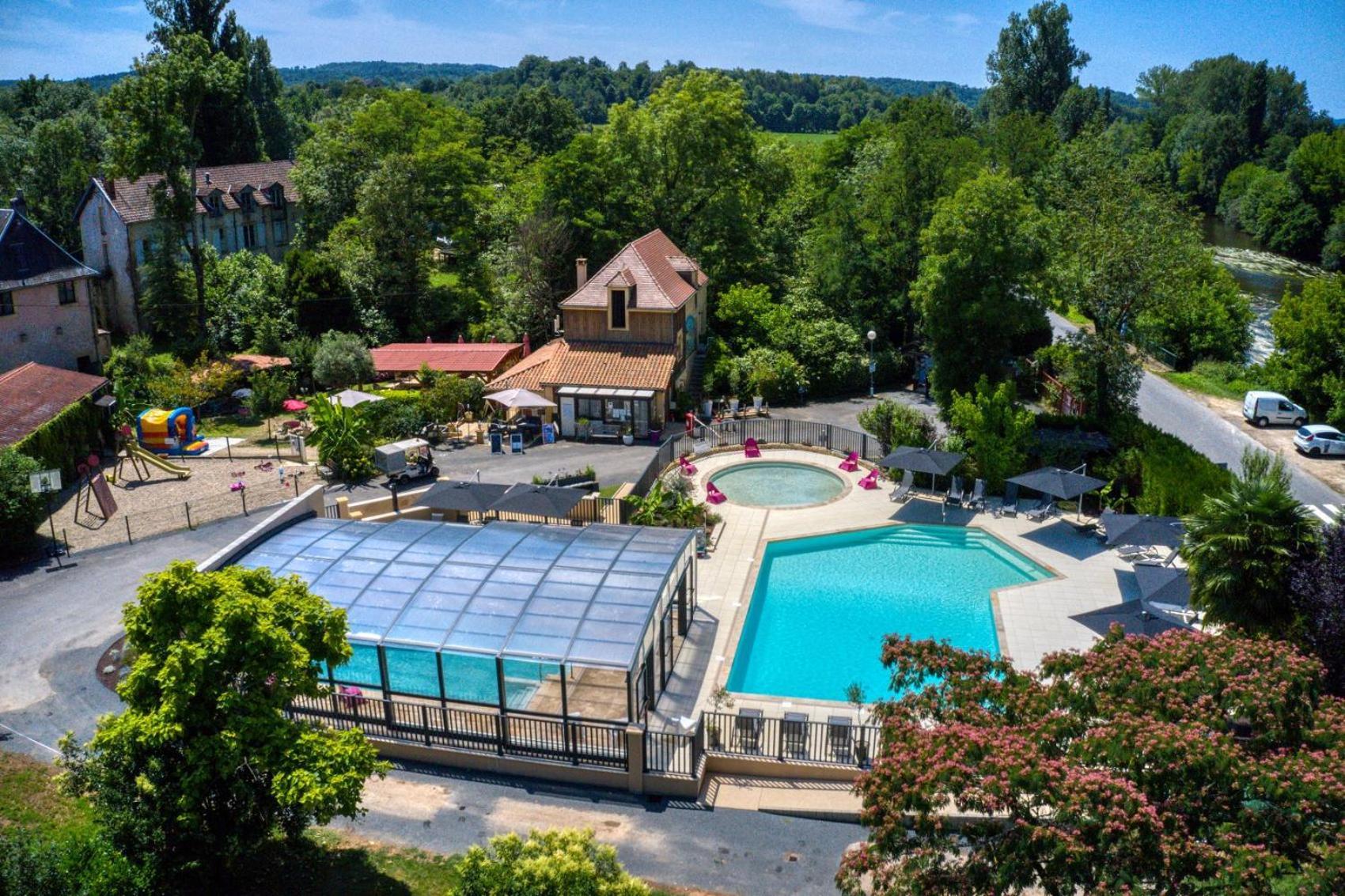 ホテル Le Moulin Du Bleufond モンティニャック エクステリア 写真