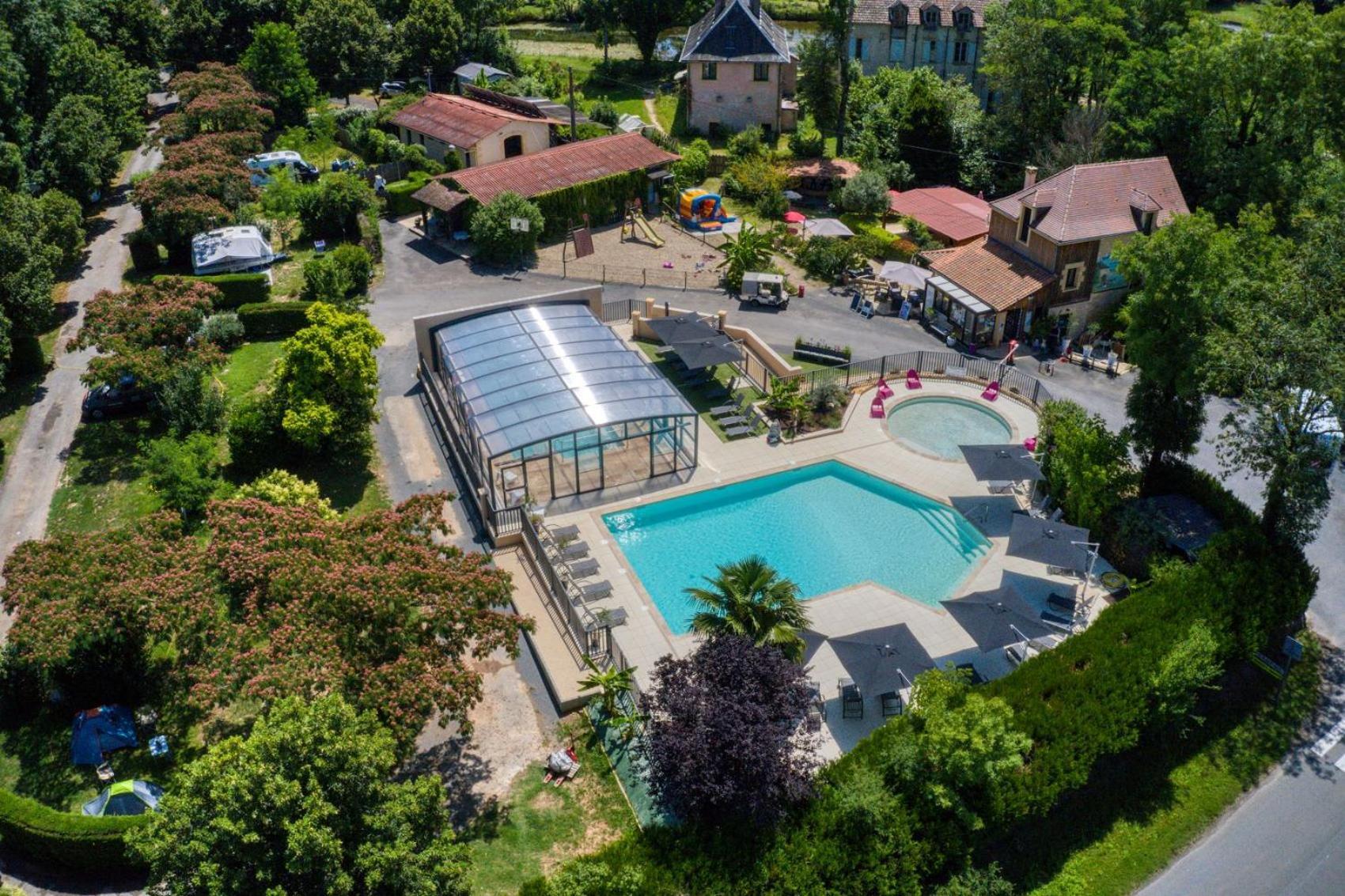 ホテル Le Moulin Du Bleufond モンティニャック エクステリア 写真