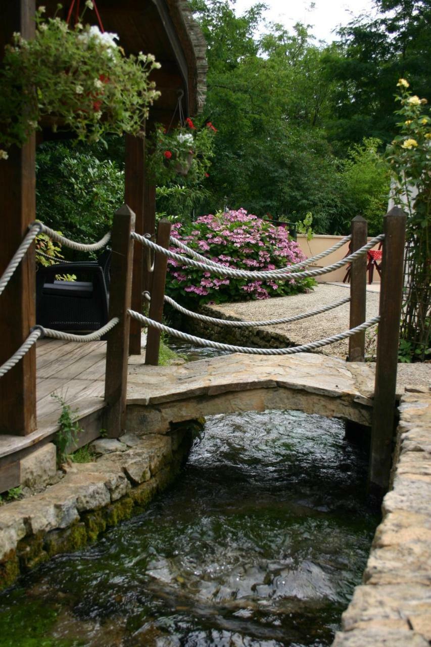 ホテル Le Moulin Du Bleufond モンティニャック エクステリア 写真