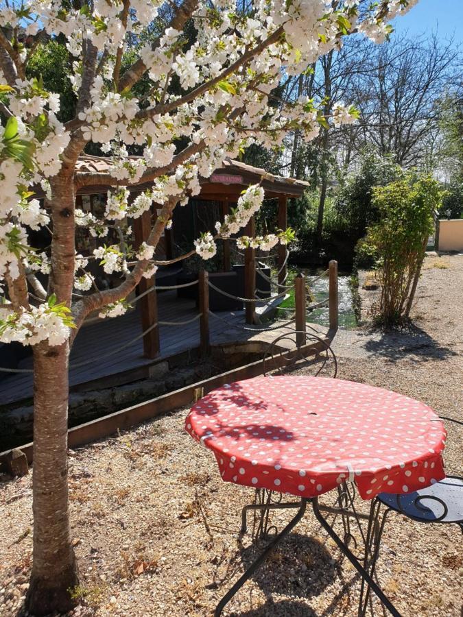 ホテル Le Moulin Du Bleufond モンティニャック エクステリア 写真